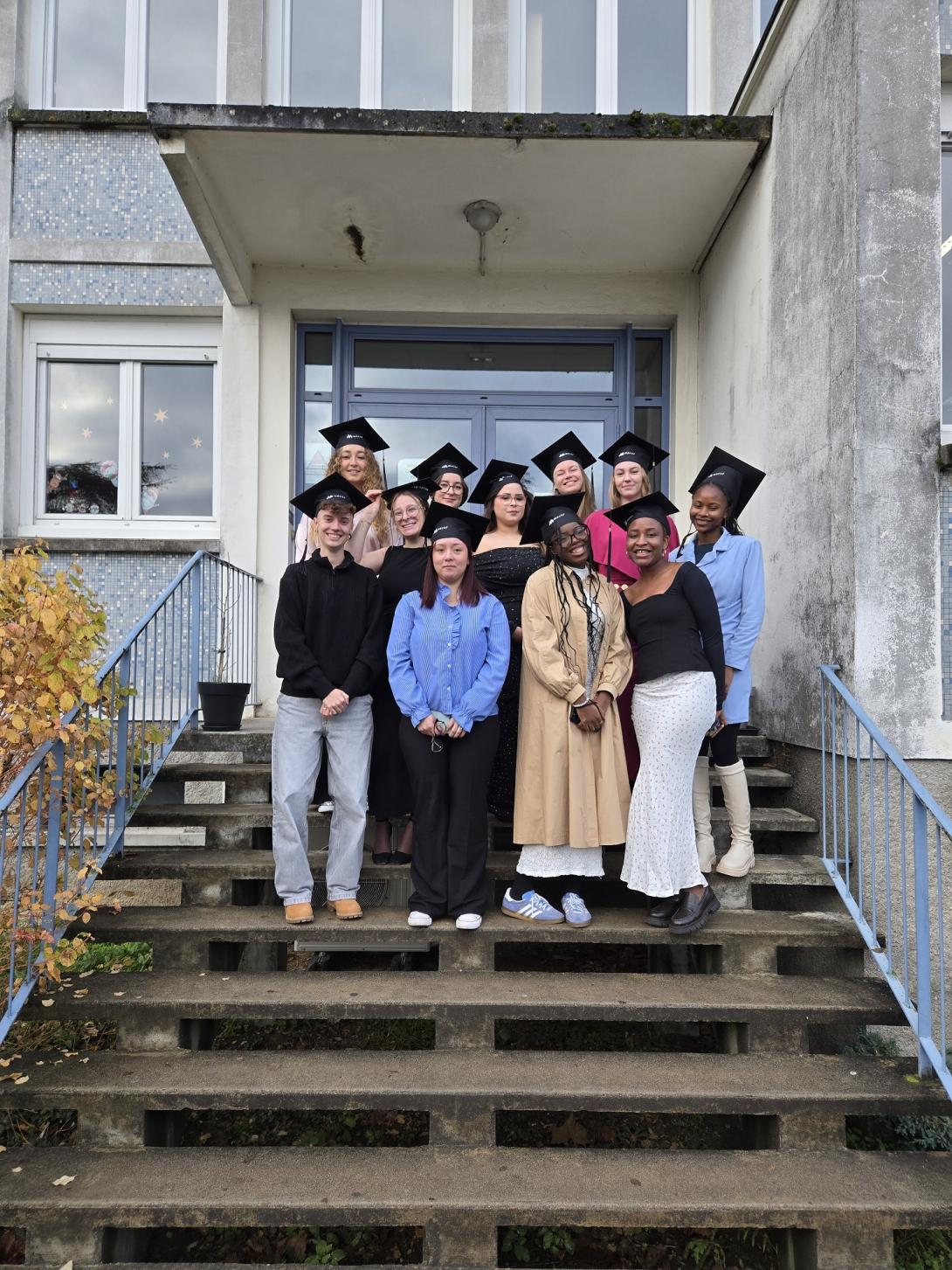 image des 11 jeunes dipl&ocirc;m&eacute;es.